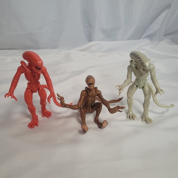 Aliens Xenomorph 7" Drone Xeno Fully Poseable Figure Lot - Picture 1 of 11